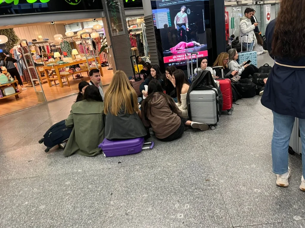 pasajeros de renfe con viajes retrasados a Sevilla y Andalucía en Atocha