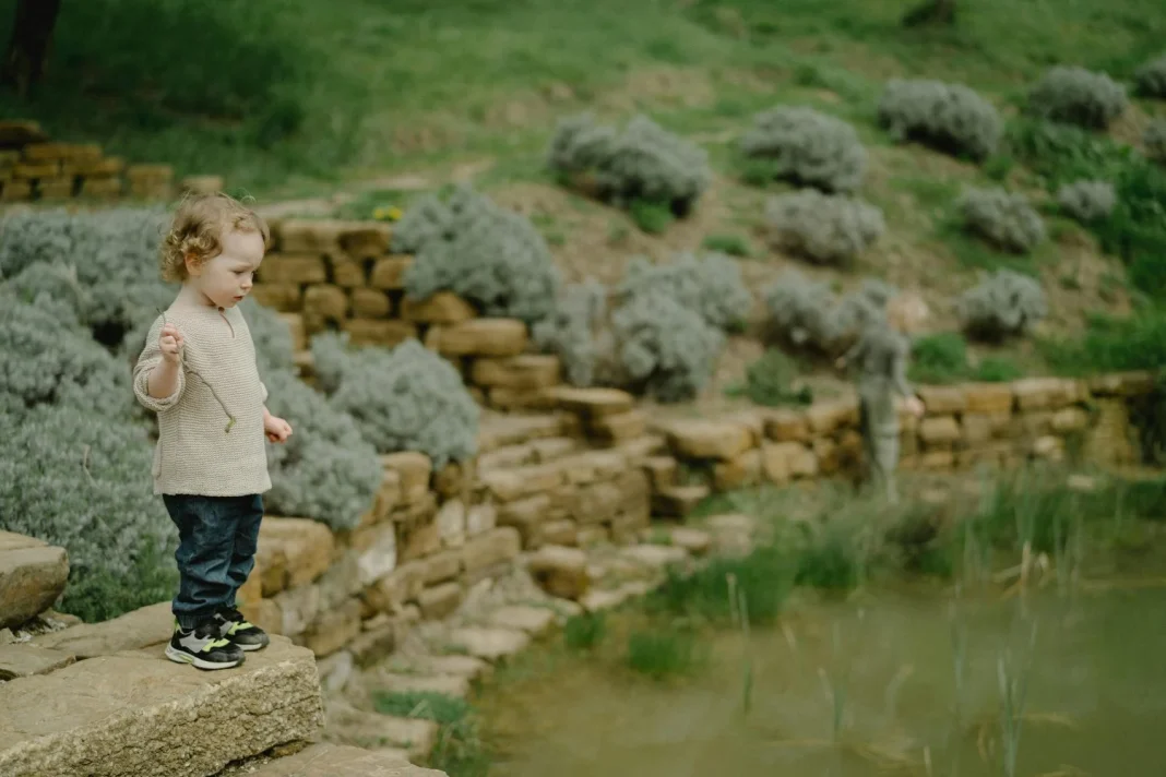 De niños a adultos: así evoluciona nuestra voz interna 