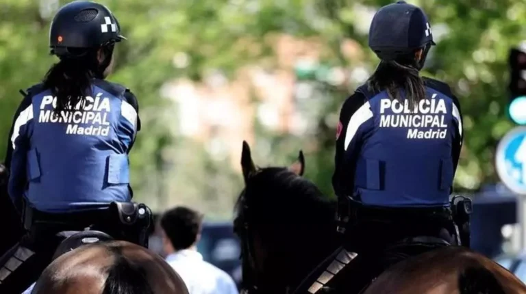 Los asistentes a las fiestas de San Isidro culpan a la Policía Municipal de Madrid: «Es insoportable»