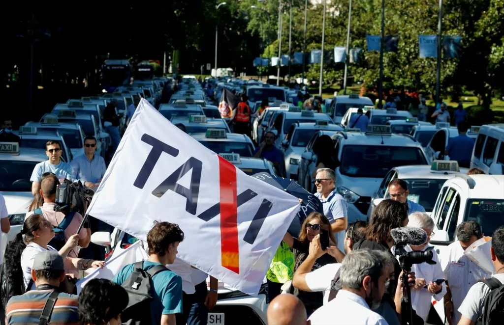 Multitud de taxistas se oponen a la manifestación de Madrid