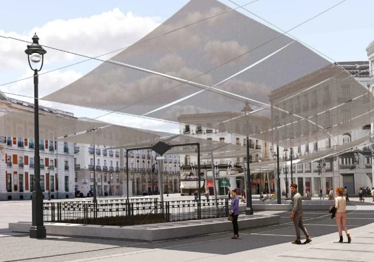 Madrid cambia los árboles por toldos de millón y medio de euros en la Puerta del Sol