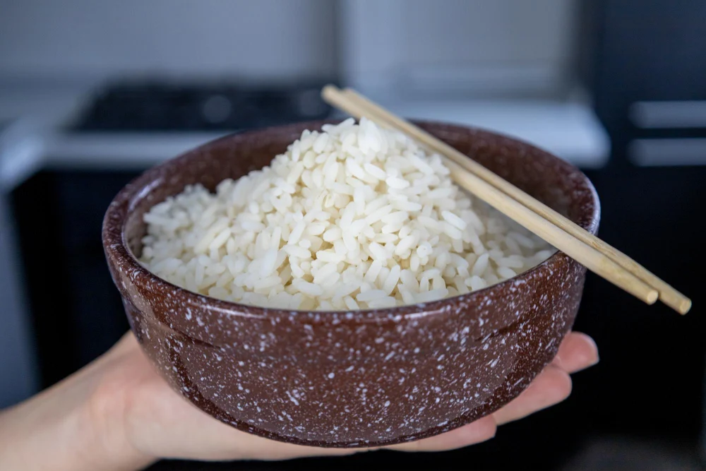 El ingrediente 'secreto' que añaden los chefs para que el arroz no se pegue NUNCA 80 EL ÁCIDO CÍTRICO: EL ALIADO INVISIBLE EN LA COCCIÓN DEL ARROZ