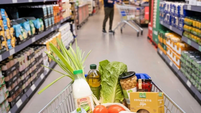 Reduflación: Así es el timo legal con el que tu supermercado te roba en la cara cada vez que vas a comprar (y te enseñamos a descubrirlo)