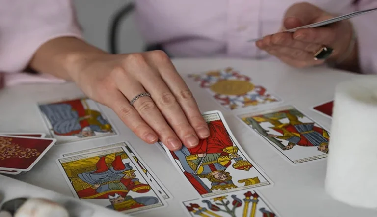 Tarot Visa: Conecta con videntes reales en cualquier momento del día