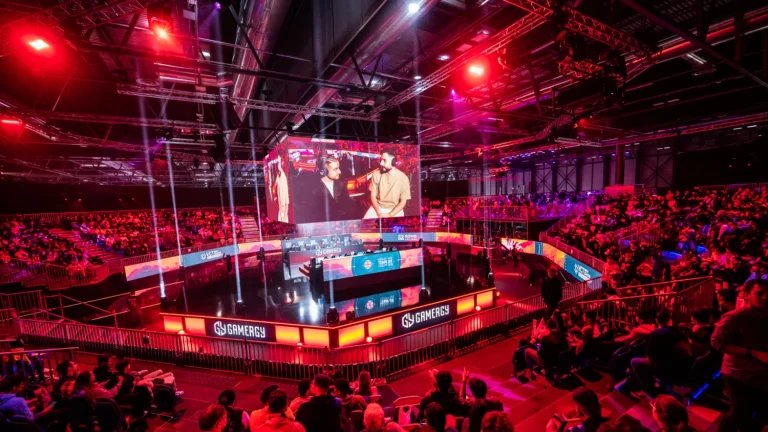 Más mujeres que hombres jugando a videojuegos en una España donde jugamos muchos pero no mucho