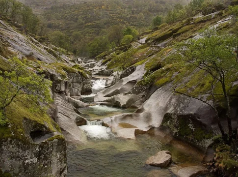 Garganta del infierno La piscina natural con el agua más turquesa de España está escondida en este rincón de Cáceres.