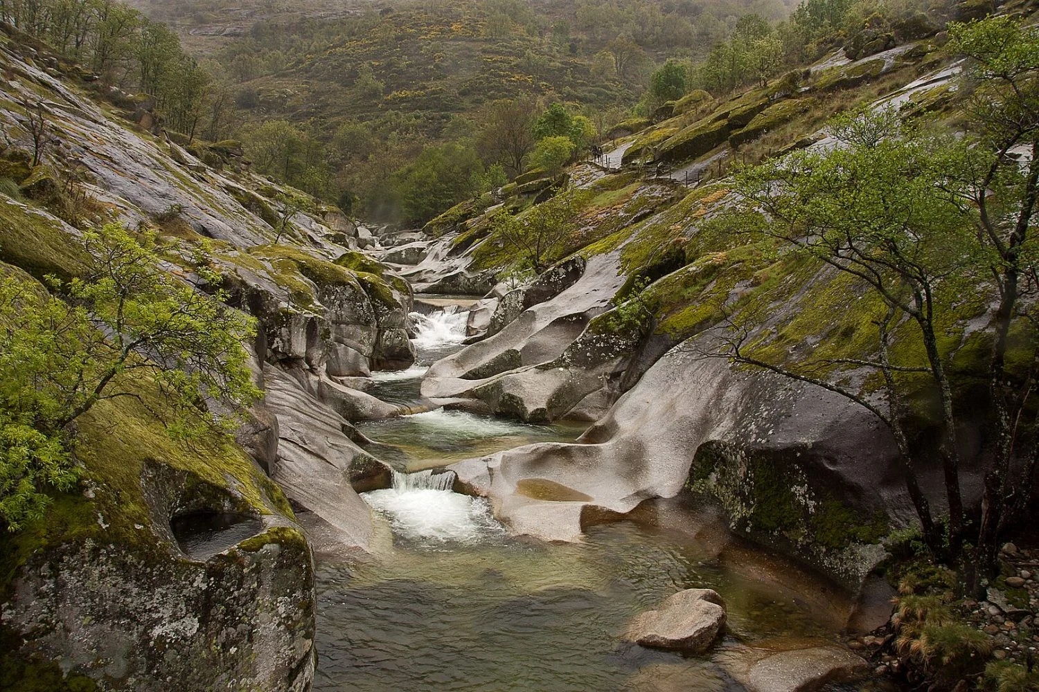 Garganta del infierno La piscina natural con el agua más turquesa de España está escondida en este rincón de Cáceres.