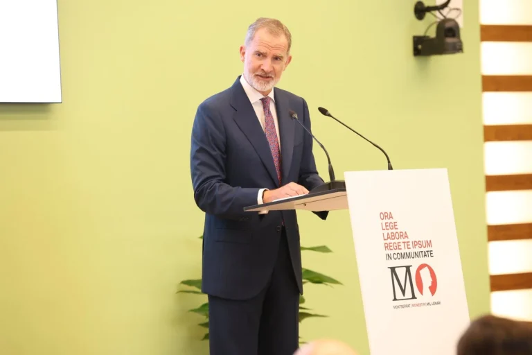 Felipe VI lanza en Montserrat un dardo al independentismo catalán