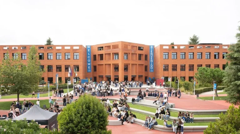 La Universidad Alfonso X el Sabio recibe el reconocimiento internacional con la insignia de 5 estrellas excelente en el rating QS Stars