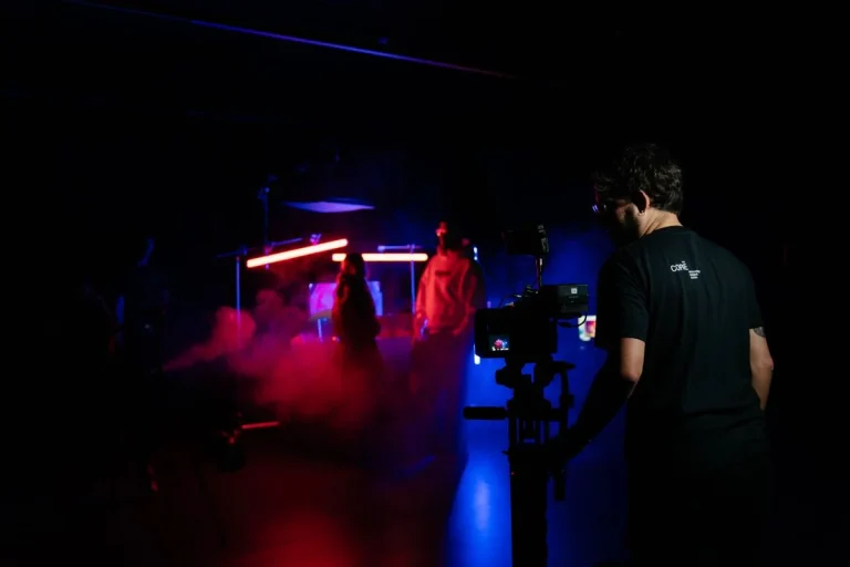 Las inversiones millonarias de plataformas como Netflix podrían triplicar el empleo audiovisual, según expertos