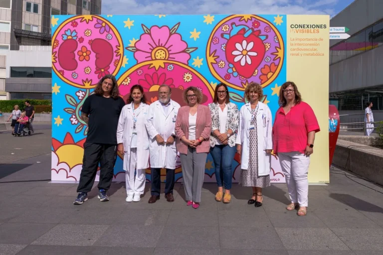 El Hospital Clínic, La Paz de Madrid y el Virgen de la Victoria se suman a la campaña ‘Conexiones (In)visibles’