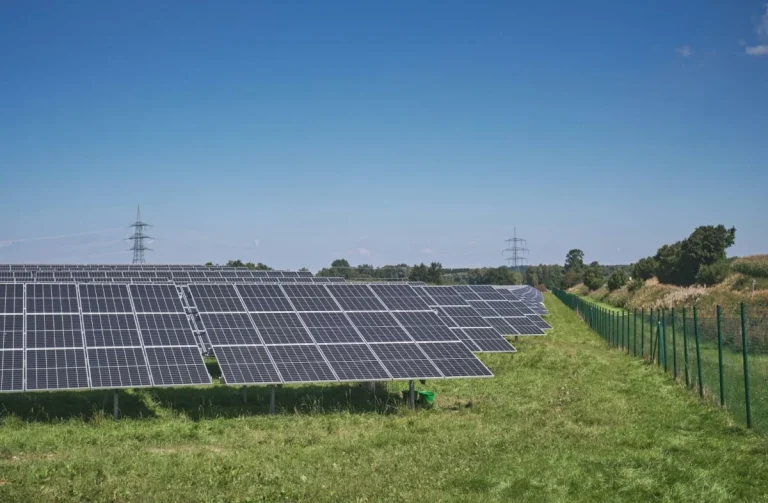 España precisará incorporar entre 3.900 y 5.700 nuevos profesionales en el medio plazo para lograr la transición energética