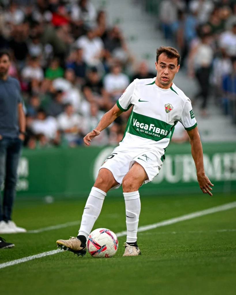 Álvaro Núñez puede ser el próximo Unai Simón entre Elche y Athletic. Fuente: @elchecf