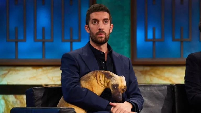 Broncano se lleva un zasca inesperado de un conocido cantante en 'La Revuelta'