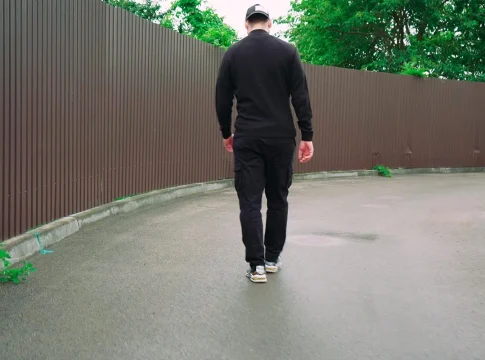 CAMINAR DE FORMA INVERSA MEJORA LA FLEXIBILIDAD CAMINAR DE FORMA INVERSA MEJORA LA FLEXIBILIDAD