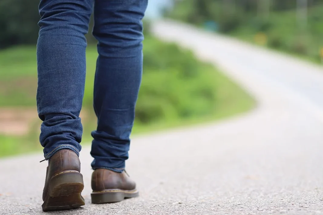 CAMINAR MARCHA ATRÁS TE AYUDA A ADELGAZAR