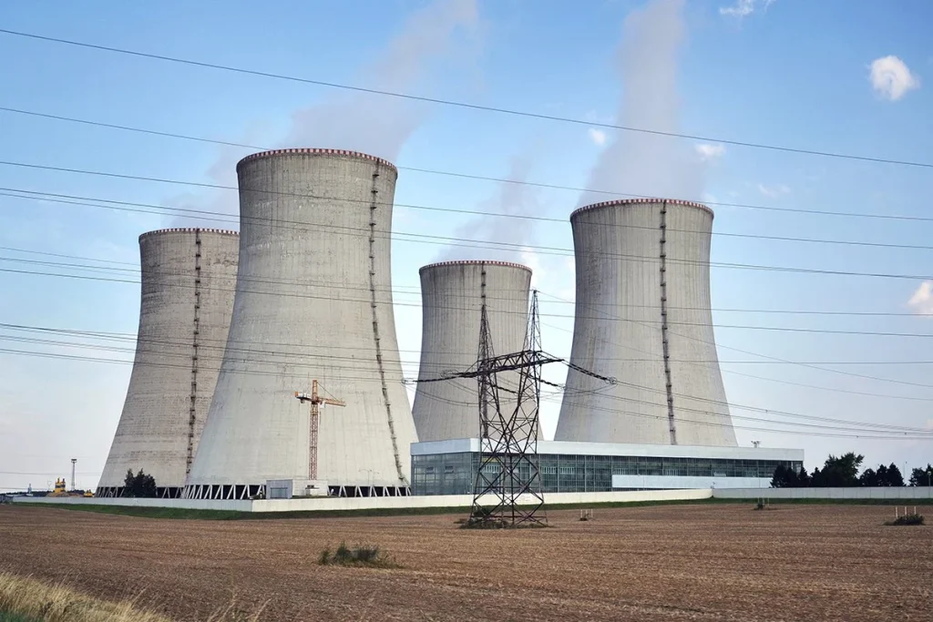 CONSECUENCIAS FUTURAS DE BOMBARDEO SOBRE UNA CENTRAL NUCLEAR