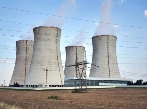 CONSECUENCIAS FUTURAS DE BOMBARDEO SOBRE UNA CENTRAL NUCLEAR CONSECUENCIAS FUTURAS DE BOMBARDEO SOBRE UNA CENTRAL NUCLEAR
