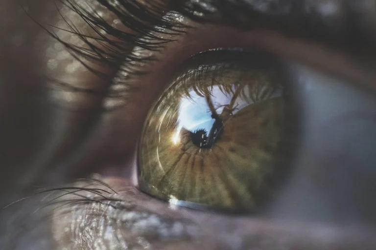 Científicos encuentran la forma de recuperar la vista con nanopartículas de oro