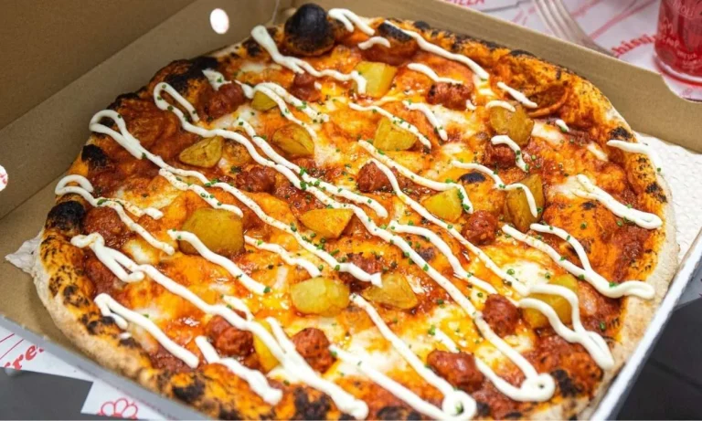 Cómo un ticket de pizza puede ser la coartada perfecta para una okupación