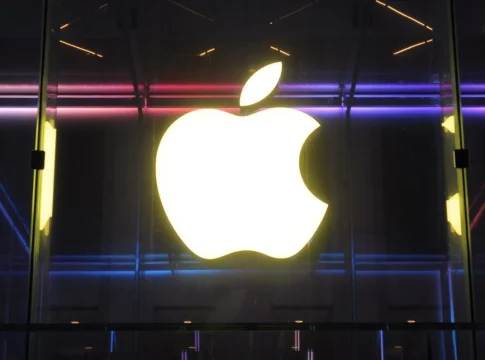 El nuevo 'chivato' de la UE en las cajas de los móviles deja a Apple en evidencia El nuevo 'chivato' de la UE en las cajas de los móviles deja a Apple en evidencia