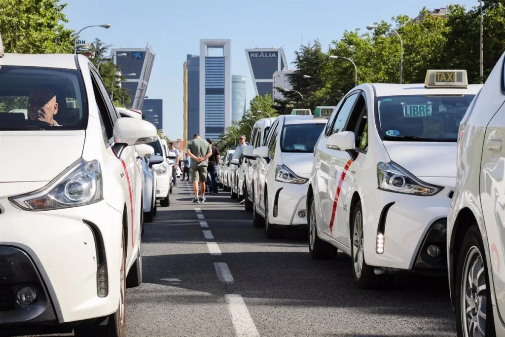 El sector VTC, a la espera de nuevas licencias mientras crece el malestar entre los taxistas