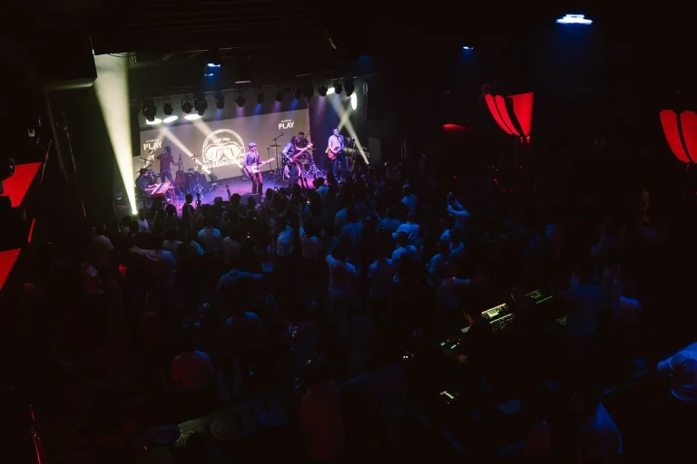 El dúo La última copa, ganador de la I edición de Endesa Play en una gala final con el ritmo de Sidecars