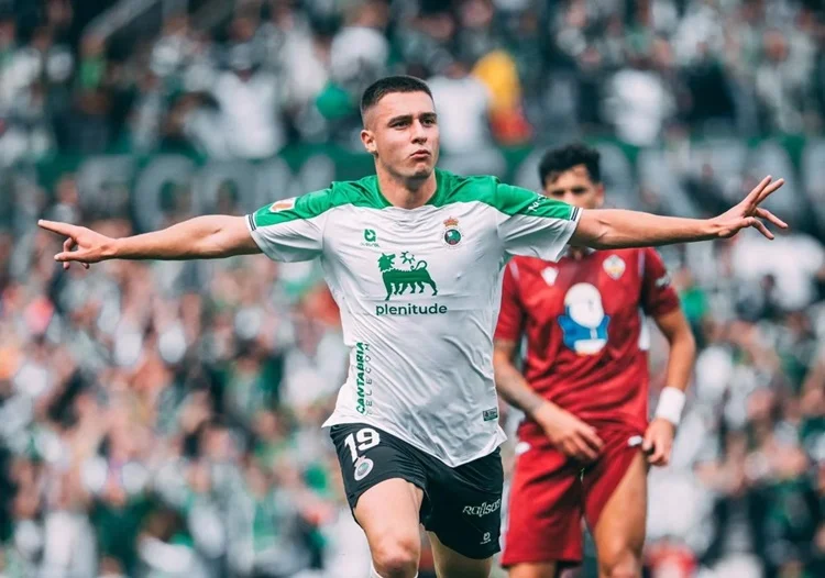 Karrikaburu Sergio Francisco Real Sociedad Fuente: LaLiga Hypermotion