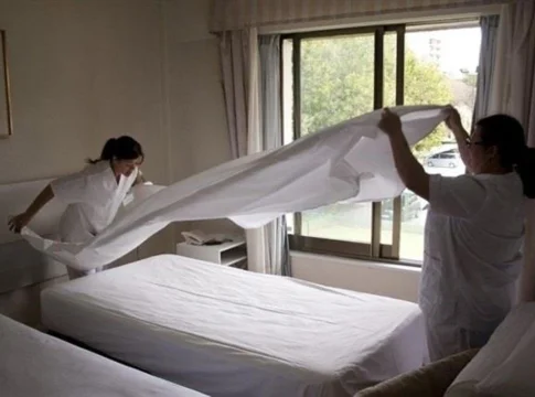 Los 'empleados invisibles' del turismo vacacional. UGT destapa el lado B de los pisos turísticos Los 'empleados invisibles' del turismo vacacional: UGT destapa el lado B de los pisos turísticos