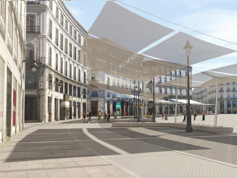 Los toldos de la Puerta del Sol cuestan más que cuatro viviendas de protección oficial en Madrid