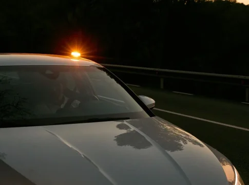¿Aún no cambiaste tus luces de emergencia? La DGT advierte sobre fuertes sanciones en 2026 ¿Aún no cambiaste tus luces de emergencia? La DGT advierte sobre fuertes sanciones en 2026