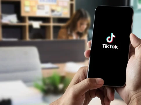 MAYOR SEGURIDAD PARA LOS MENORES EN TIKTOK MAYOR SEGURIDAD PARA LOS MENORES EN TIKTOK