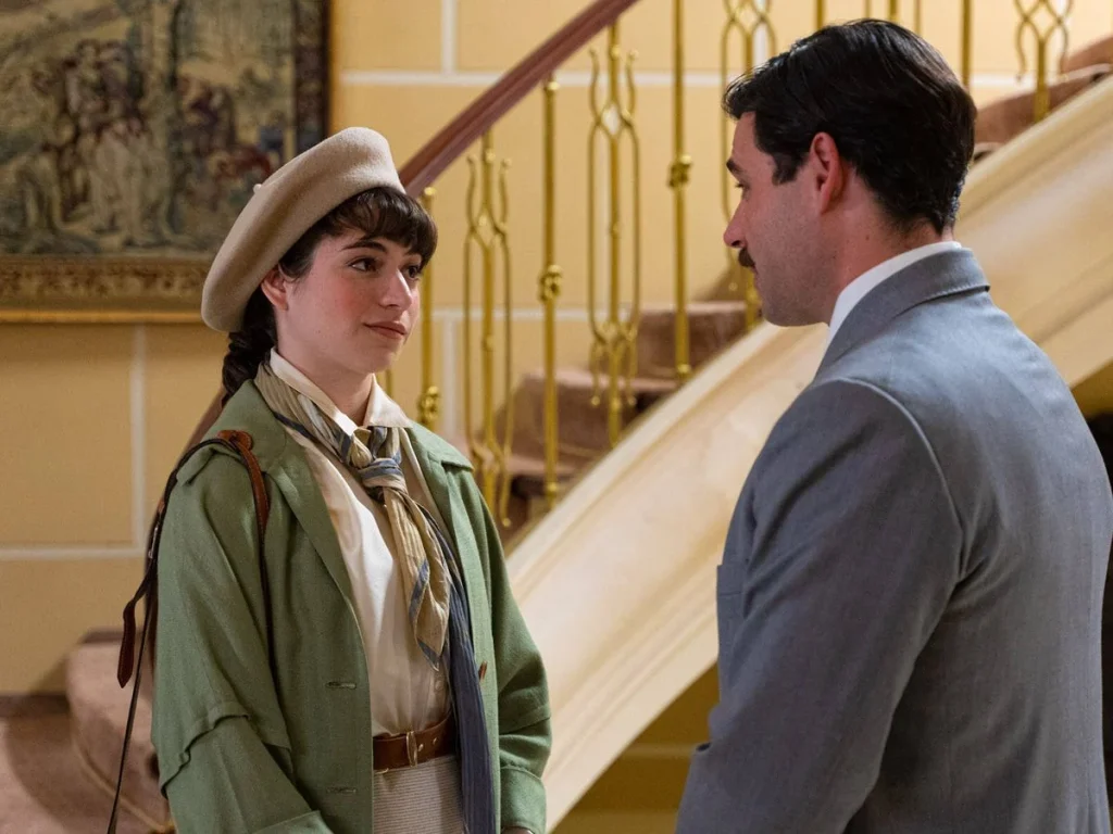 Manuel recibe una carta enigmática