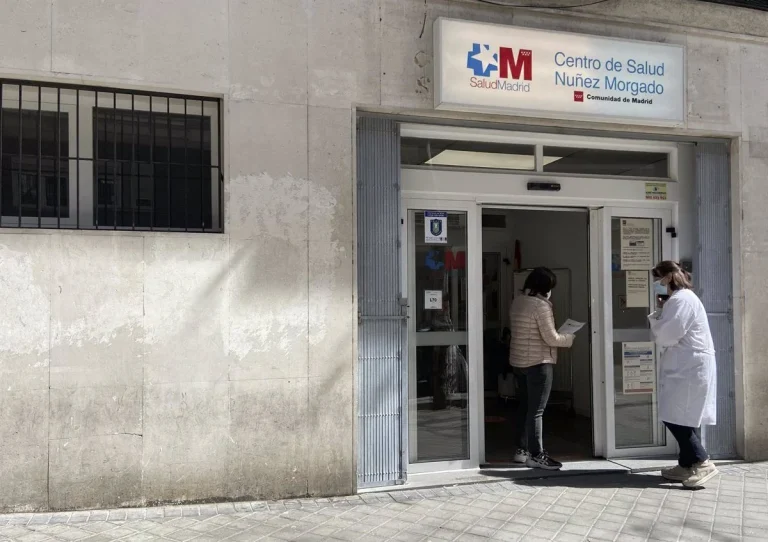 Murcia, Euskadi y Cataluña lideran el experimento para liberar a los médicos del papeleo con la IA