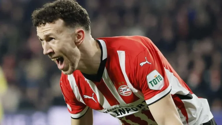 Perisic asediado por el PSV tras sonar fuerte para el FC Barcelona