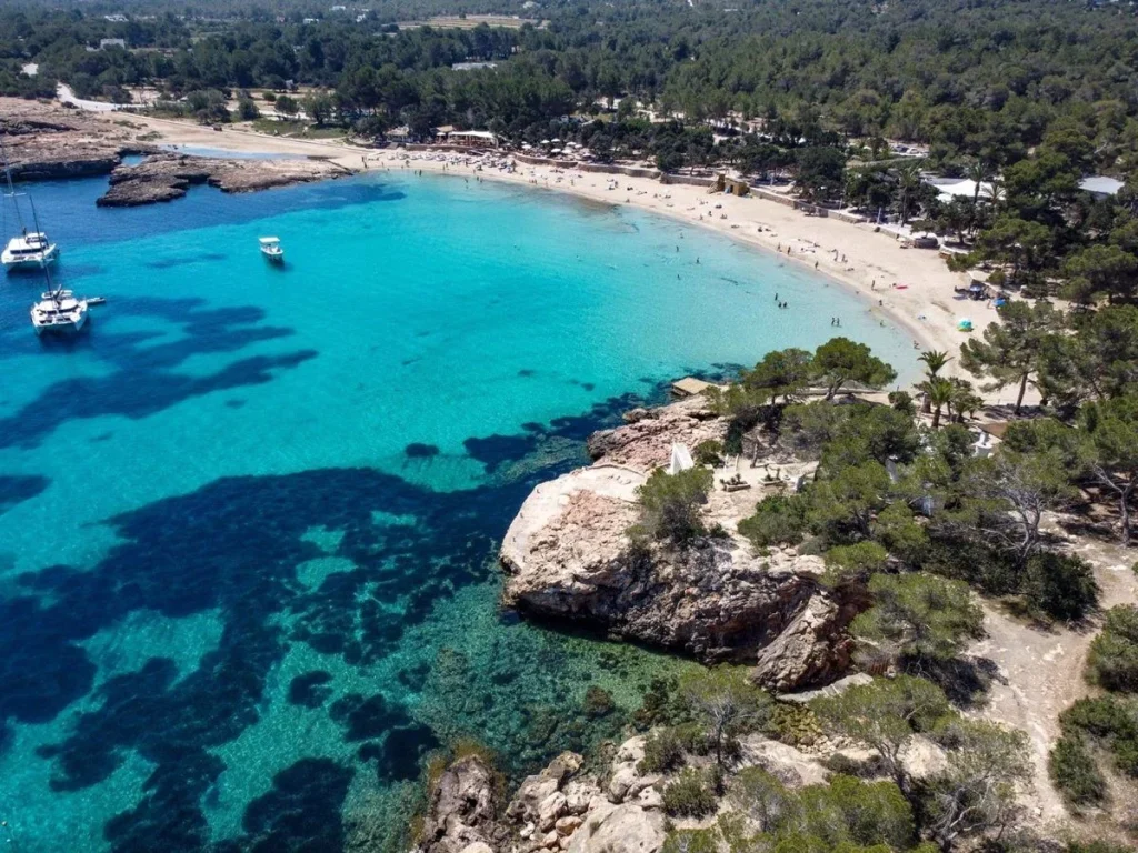 Precios accesibles y calidad: la clave del éxito turístico en España