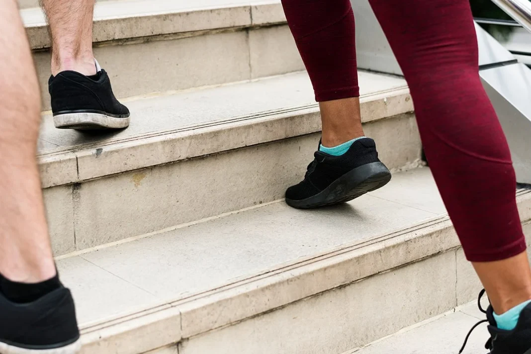 SUBIR ESCALERAS OFRECE BENEFICIOS FISIOLÓGICOS