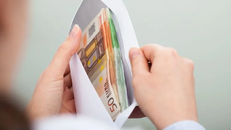 Si estoy de baja laboral, ¿cobraré la paga extra de verano?