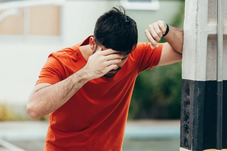 Golpe de calor: síntomas que te alertan de una emergencia (y cómo diferenciarlo del simple agotamiento)