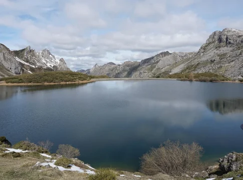 Somiedo No son las Highlands de Escocia, es el parque natural de Asturias donde aún puedes ver osos en libertad.