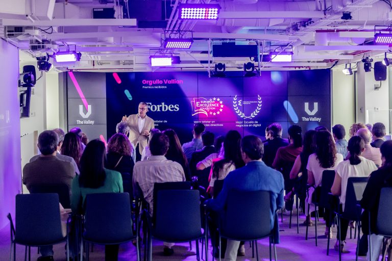 El líder del futuro: más humano, estratégico y consciente, según The Valley