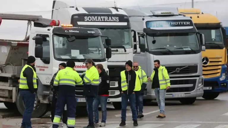 Transportistas y trabajadores de logística, principales afectados por la campaña de verano