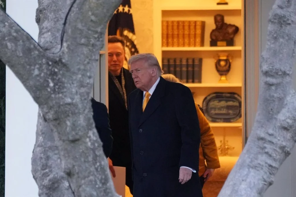 El nivel de lenguaje utilizado por Trump equivale al de un niño de 2º de primaria: los datos señalan a sus discursos directos y repetitivos 2 Trump lanza una advertencia: revisión de los contratos con Musk