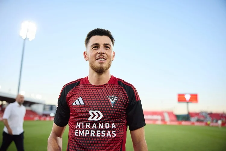 alberto reina mirandés Real Oviedo Fuente: CDM