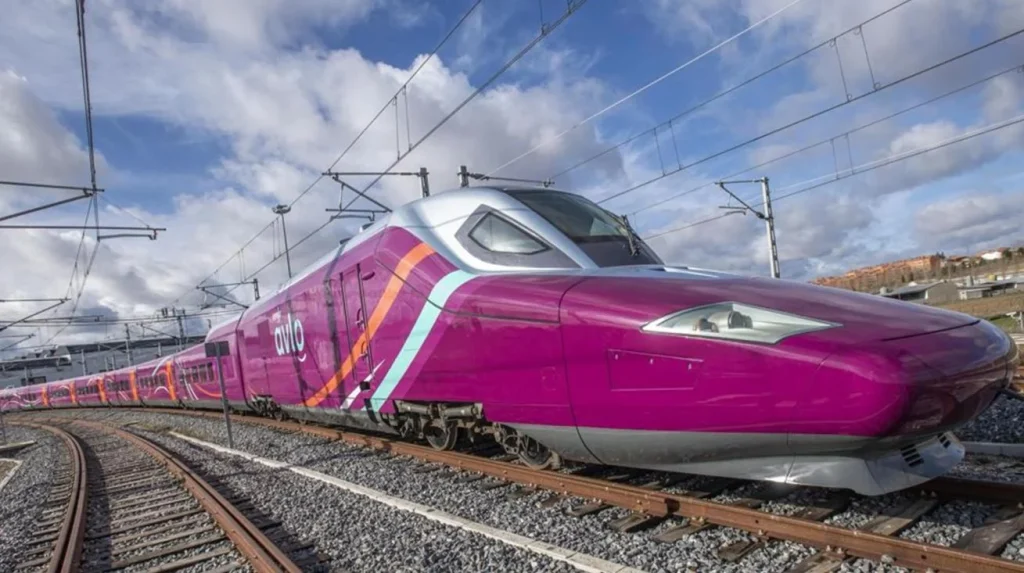 La alta velocidad low-cost de Renfe mengua y los billetes se disparan Fuente: Europa Press