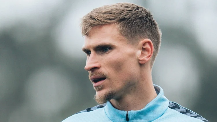 Carl Satrfelt Cesc Fábregas Como Fuente: RC Celta