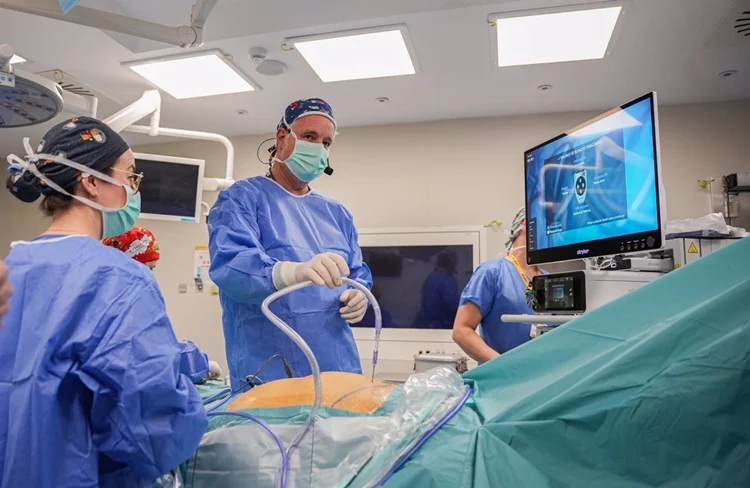 cirujanos carreras universitarias mayores sueldos PAU 2025 Fuente: Europa Press