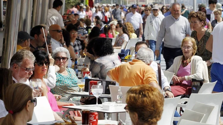 Cuánto se debe cobrar para pertenecer a la clase alta, media o baja en España, según la OCDE 2 Clase baja en Fuente: Europa Press