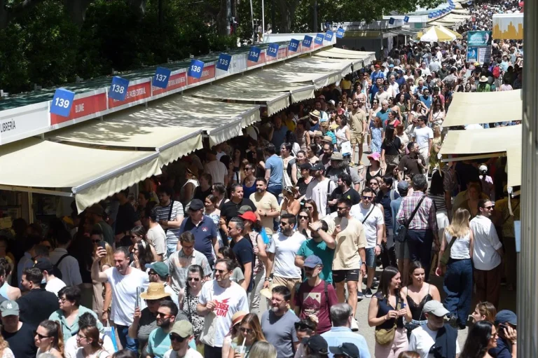 Los cierres de El Retiro no evitan un nuevo capítulo millonario de la Feria del Libro de Madrid