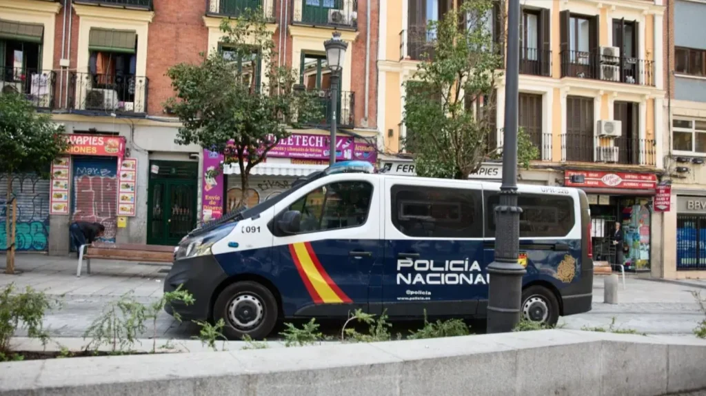 Los vecinos de Lavapiés debaten la actuación policial